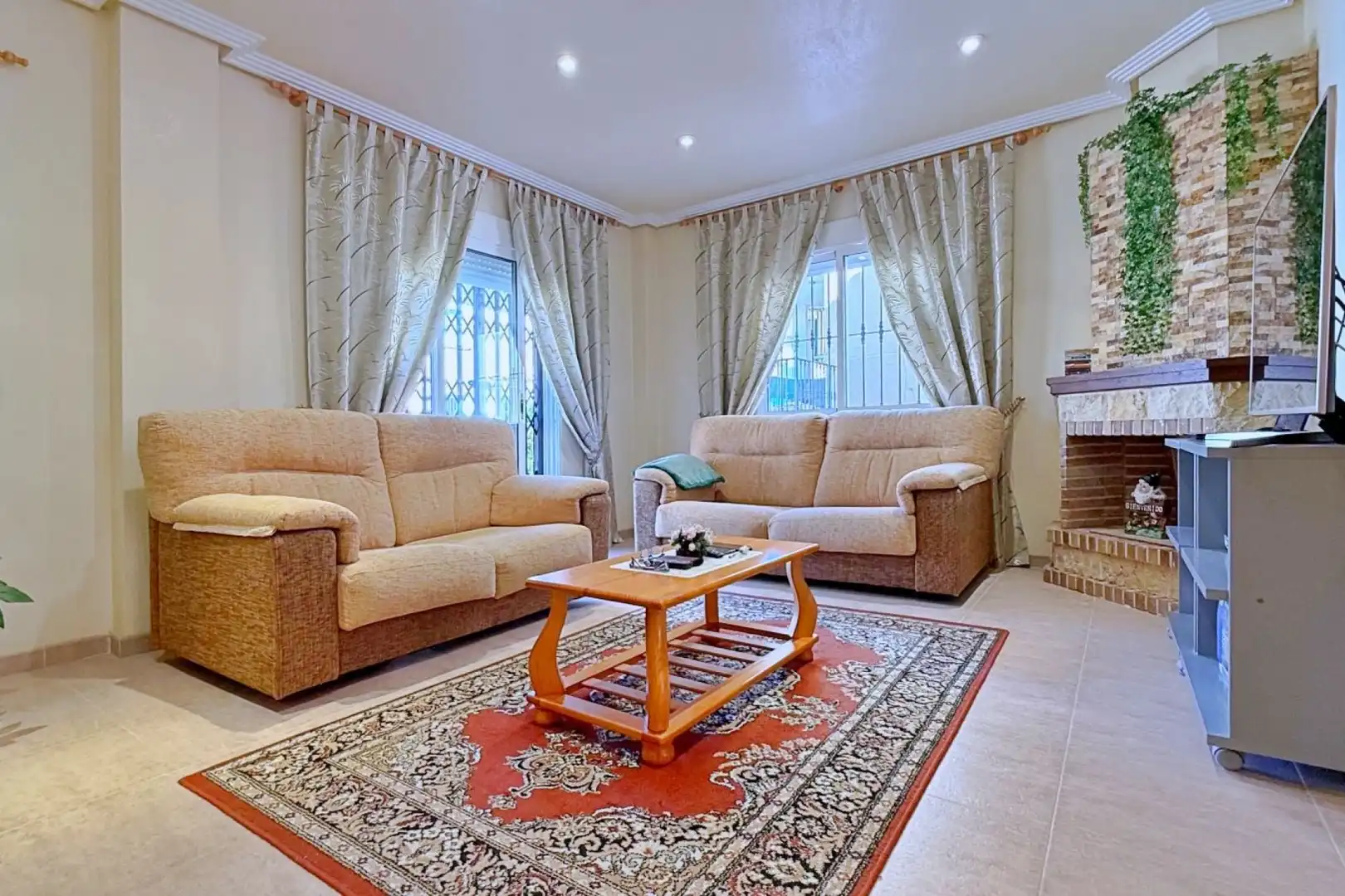 Sala d'estar de Casa o xalet en venda en Orihuela amb Calefacció, Jardí privat i Terrassa