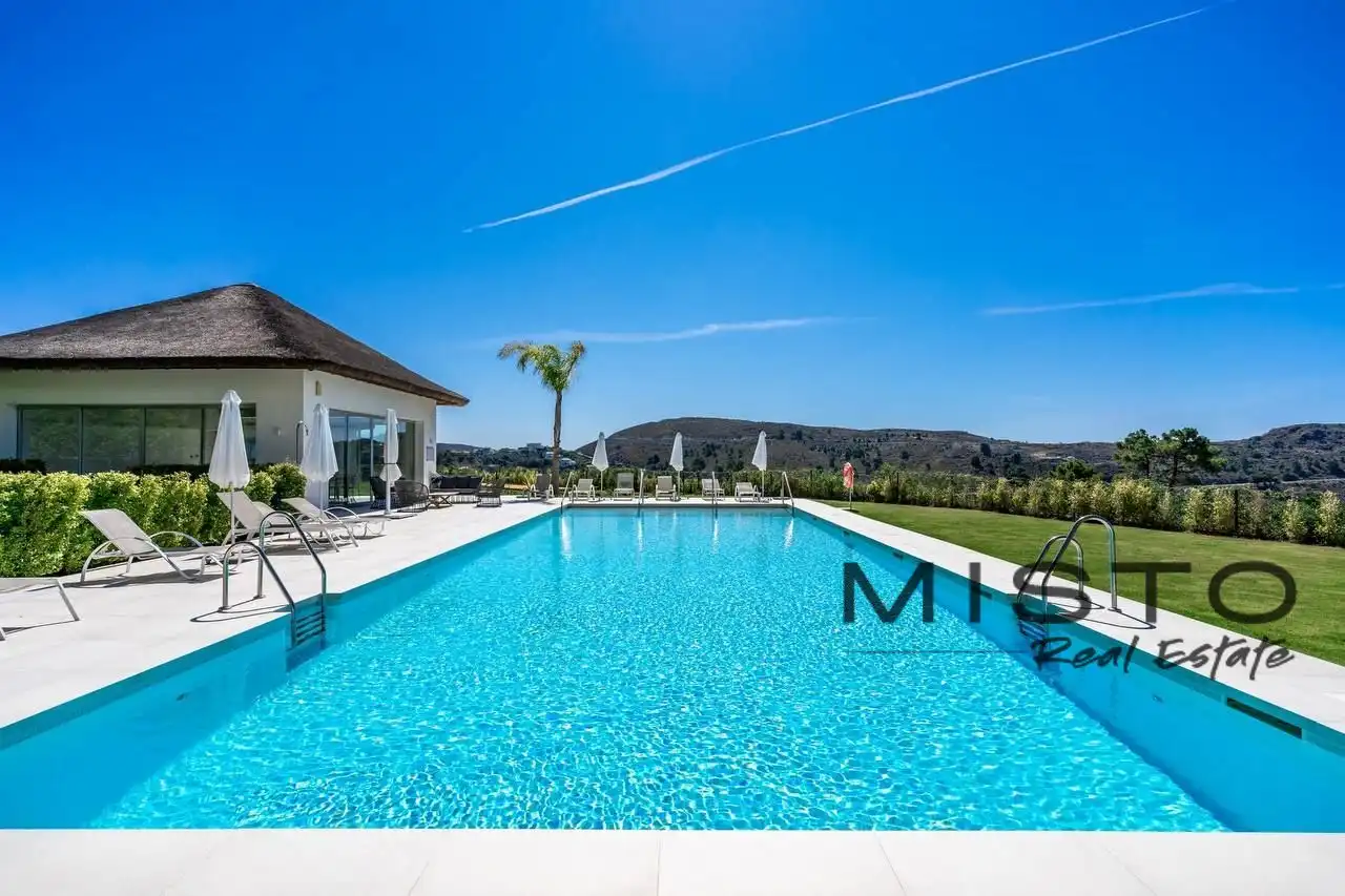 Piscina de Pis en venda en Montemayor - Marbella Club