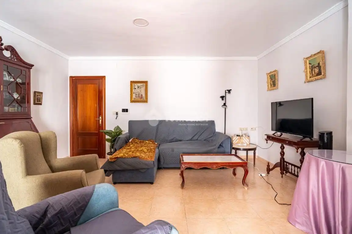 Wohnzimmer von Einfamilien-Reihenhaus zum Verkauf in Lanjarón mit Klimaanlage, Heizung und Terrasse