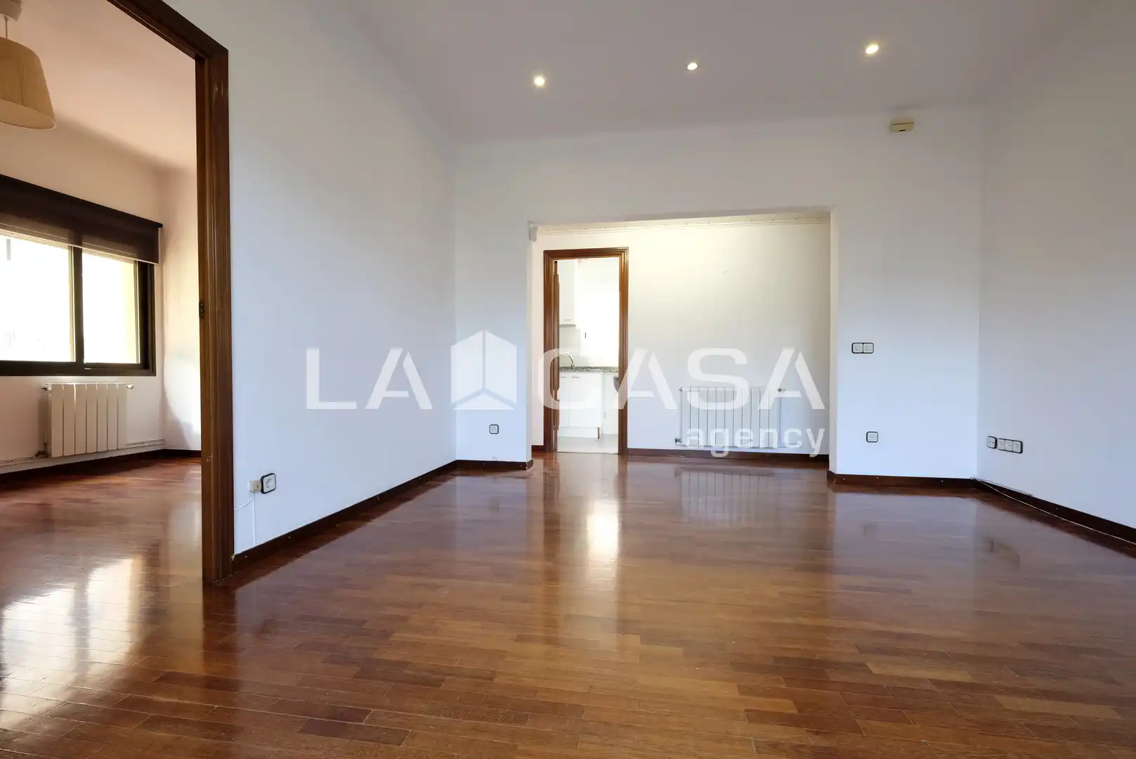 Piso en venta en Barcelona con Calefacción y Balcón