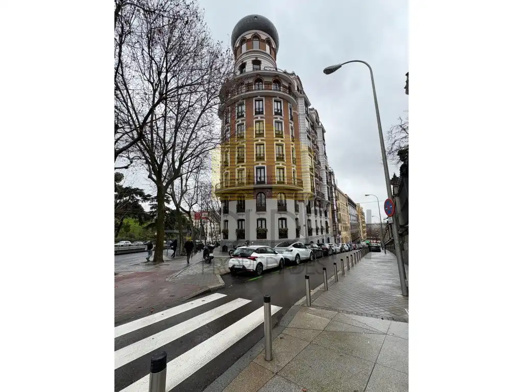 Piso en venta en Calle Alfonso Xii, Jerónimos