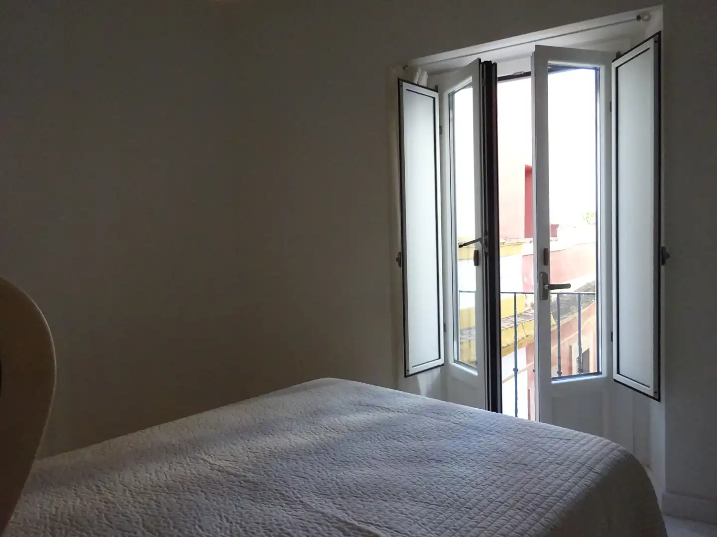 Habitación de Dúplex de alquiler en Sevilla con Aire acondicionado, Calefacción y Amueblado