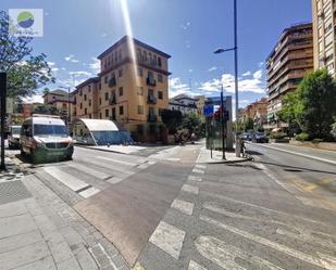 Vista exterior de Pis de lloguer en  Granada Capital amb Terrassa i Balcó