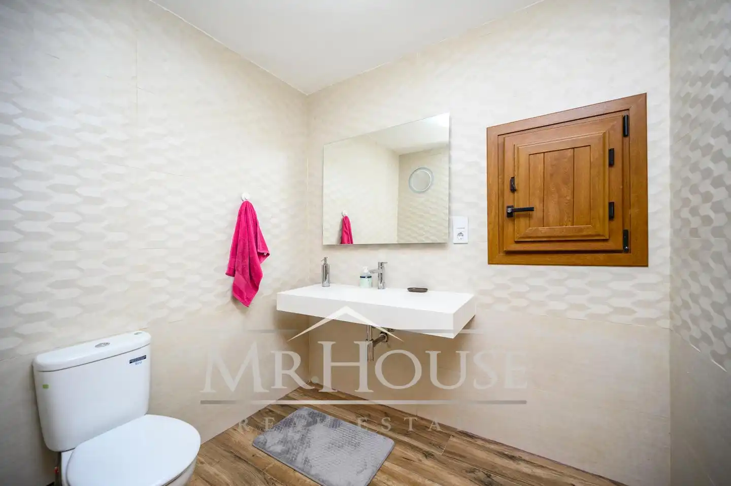 Baño de Finca rústica en venta en Perales de Tajuña con Aire acondicionado, Calefacción y Jardín privado