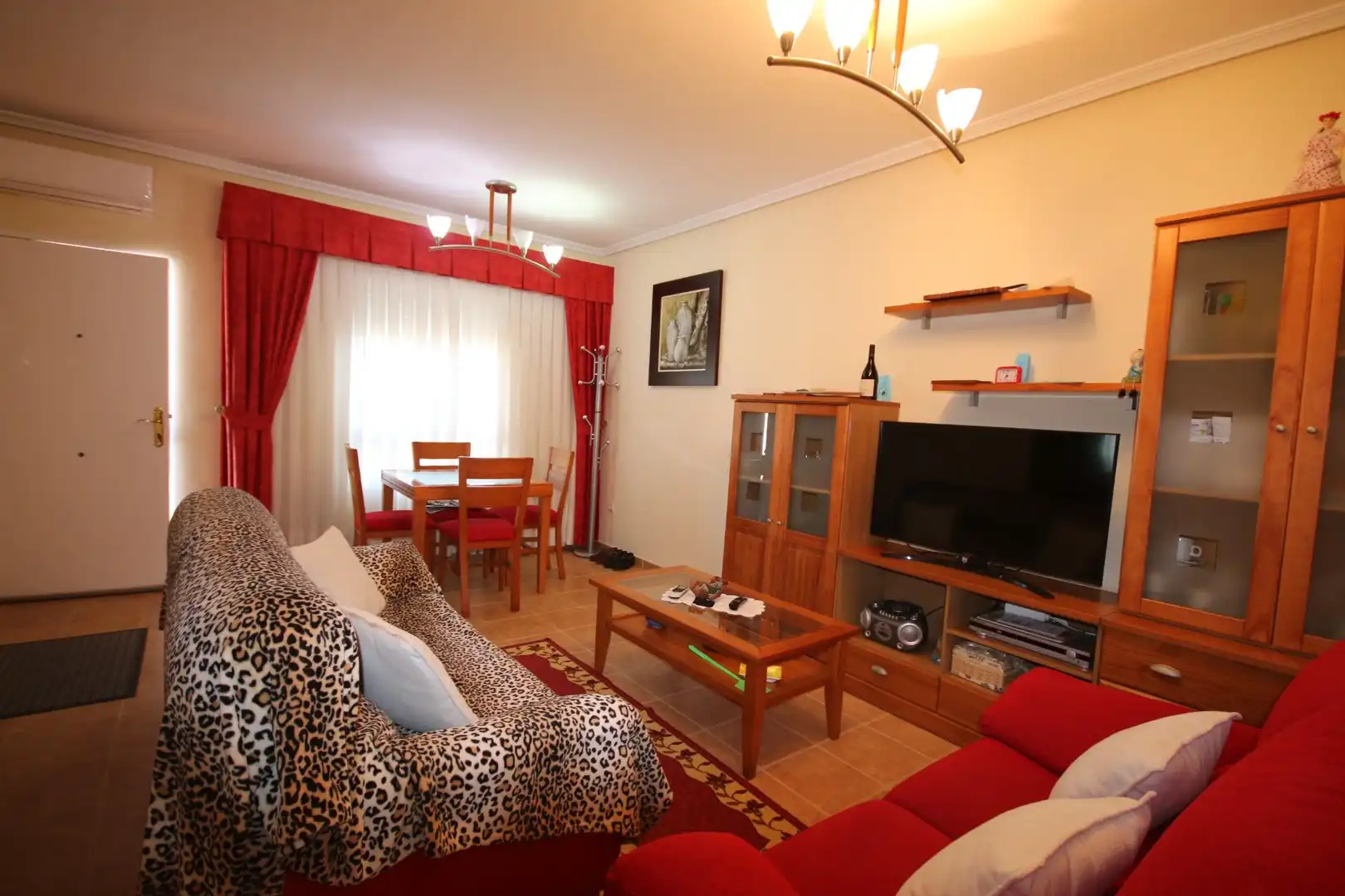 Sala d'estar de Casa o xalet en venda en El Almendro amb Aire condicionat i Traster