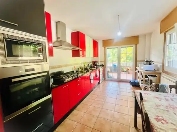Cocina de Casa o chalet en venta en Carral con Calefacción, Jardín privado y Parquet