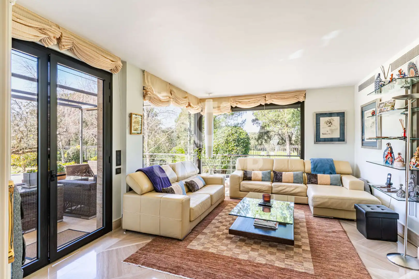 Sala de estar de Casa o chalet en venta en Las Rozas de Madrid con Aire acondicionado, Calefacción y Jardín privado