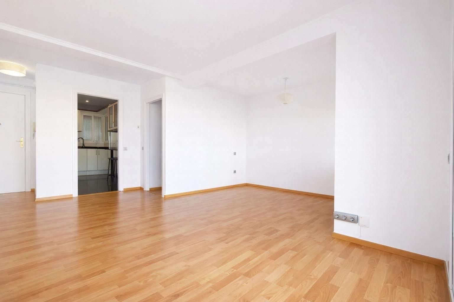 Sala d'estar de Pis en venda en Vilassar de Mar amb Parquet, Terrassa i Piscina comunitària