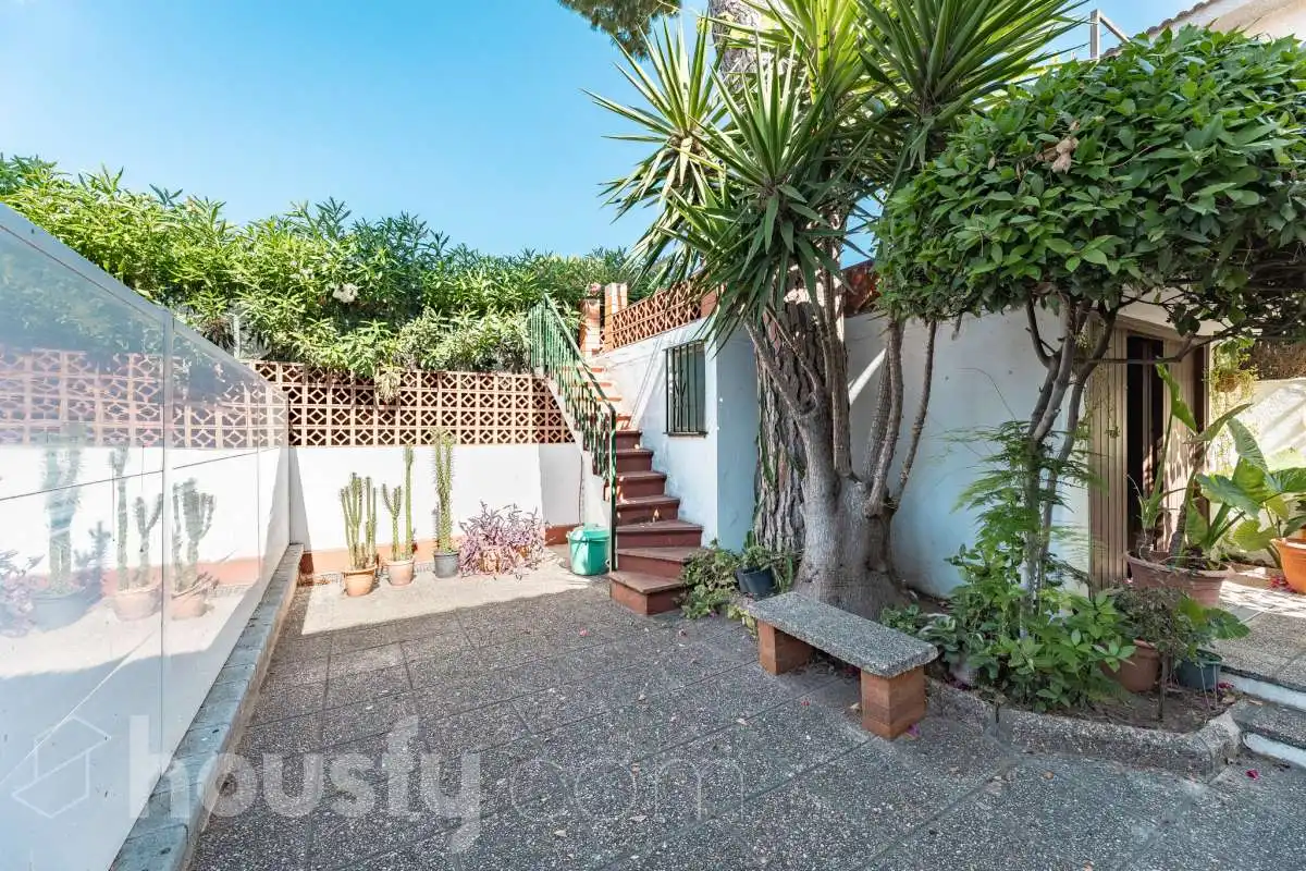 Jardí de Casa o xalet en venda en Castelldefels amb Jardí privat, Terrassa i Traster