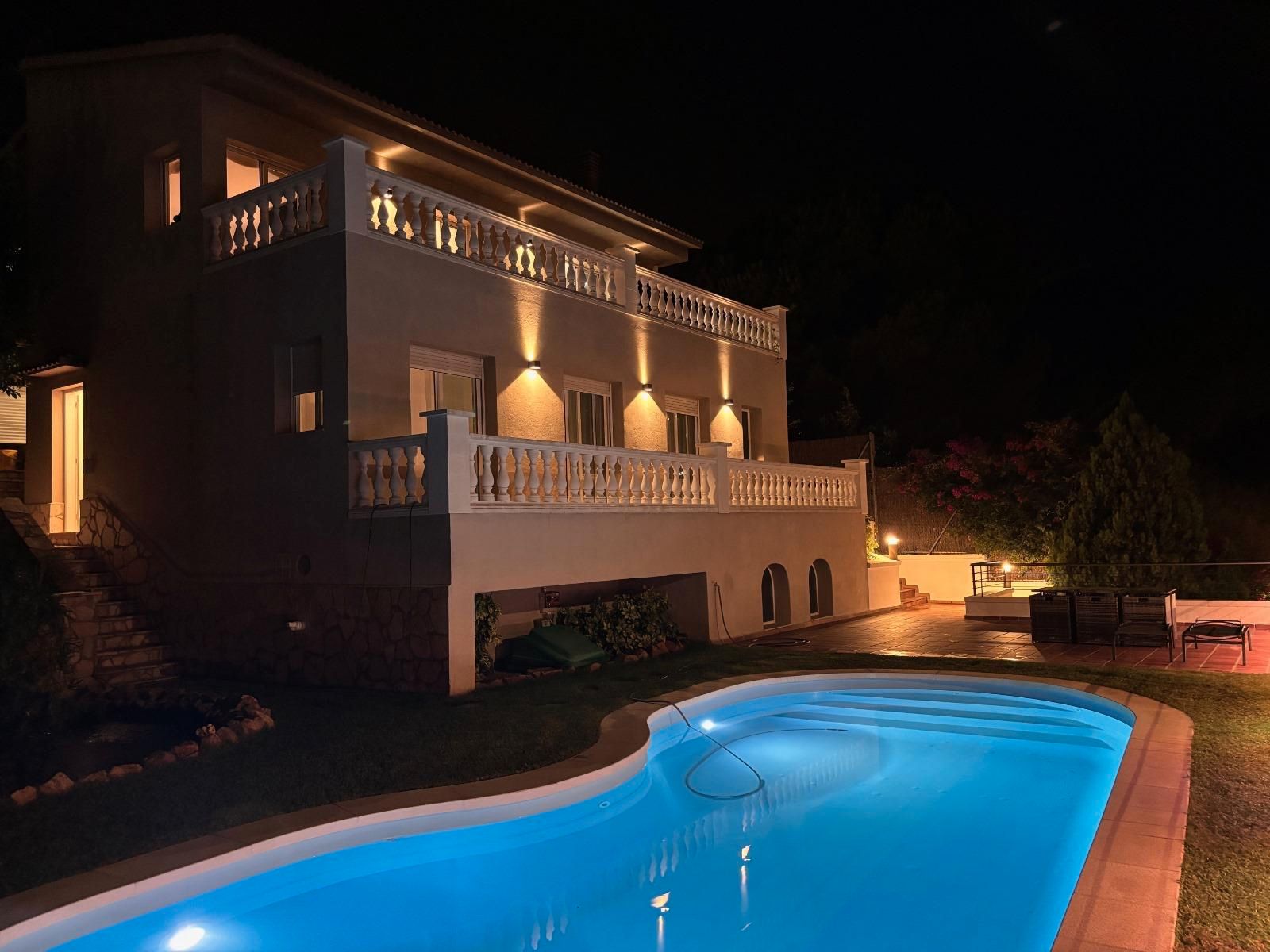 Piscina de Casa o xalet en venda en Calella amb Aire condicionat, Calefacció i Jardí privat