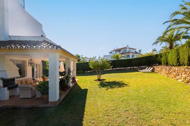 Casa adosada en Venta en Calle Pinsapo, 78J en Elviria