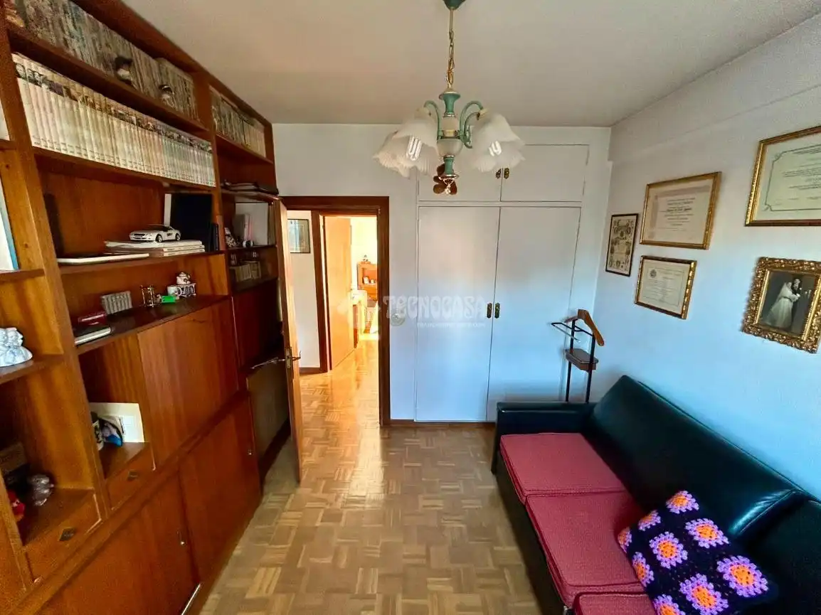 Habitación de Piso en venta en Madrid con Calefacción, Terraza y Balcón