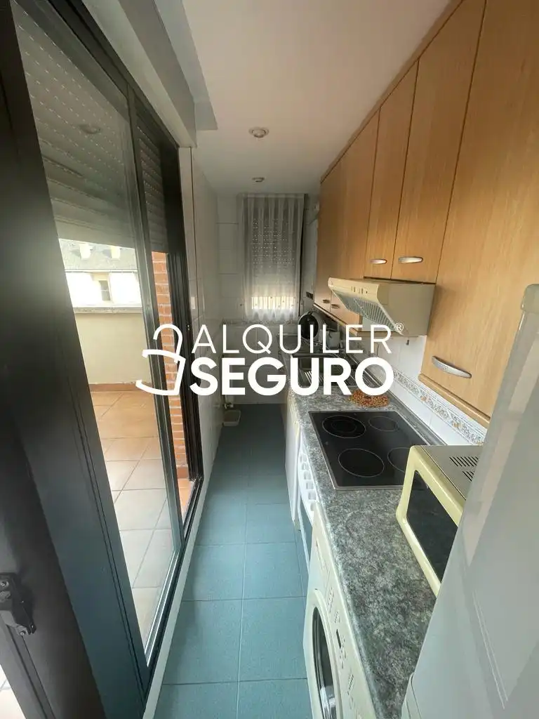 Küche von Dachboden zur Miete in Madrid mit Heizung, Terrasse und Abstellraum