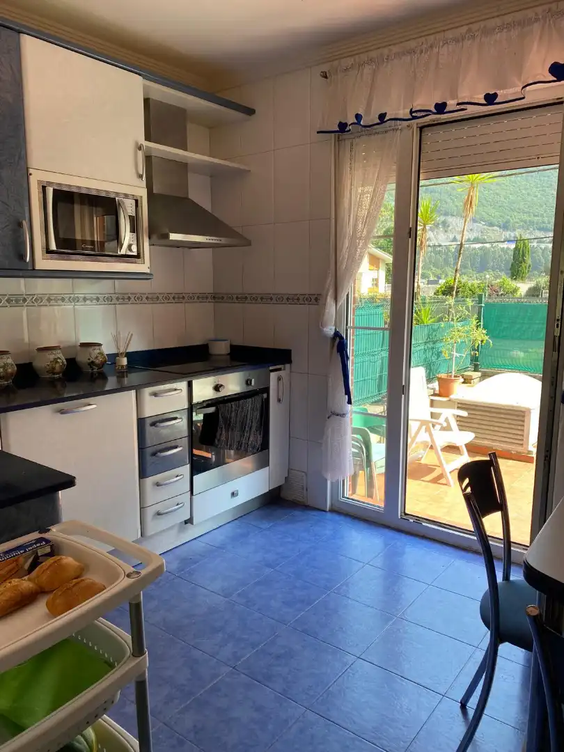 Küche von Einfamilien-Reihenhaus zum Verkauf in Castro-Urdiales mit Heizung, Privatgarten und Parkett