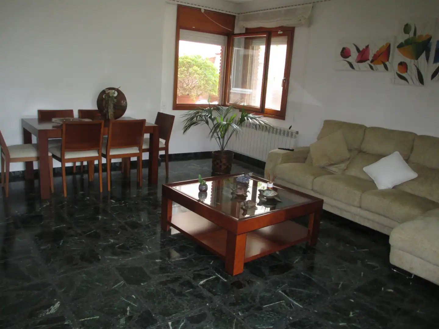 Sala d'estar de Casa adosada en venda en Sant Celoni amb Calefacció, Terrassa i Traster