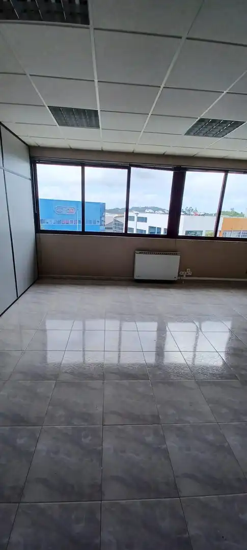 Oficina de alquiler en Santiago de Compostela  con Calefacción