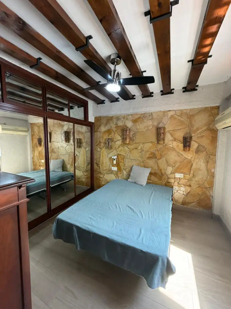 Bedroom of Flat for sale in Sevilla  with Air Conditioner and Balcony