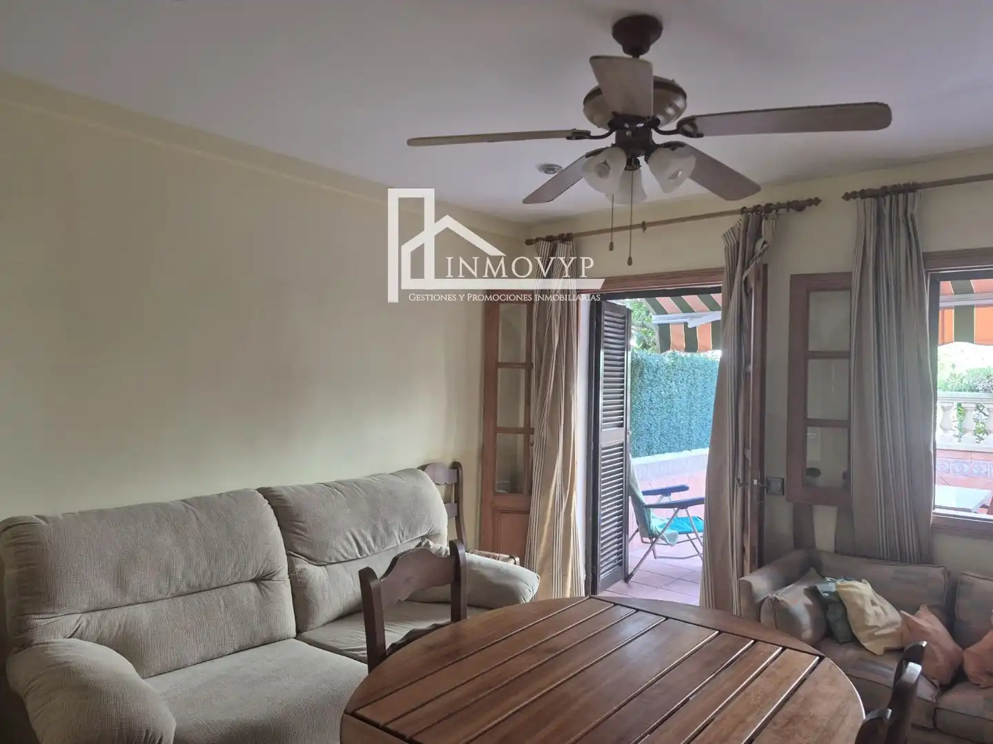 Wohnzimmer von Einfamilien-Reihenhaus zum Verkauf in Calvià mit Klimaanlage, Terrasse und Schwimmbad