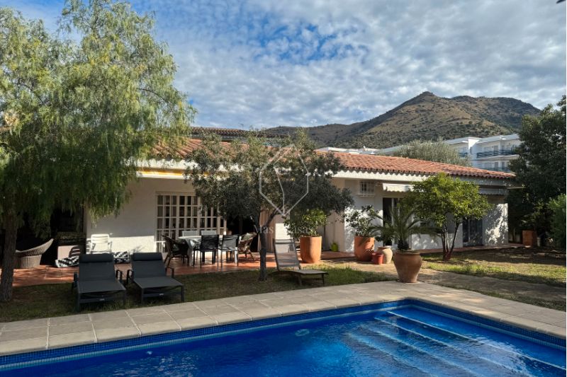 Garden of House or chalet for sale in Roses  with Air Conditioner, Heating and Private garden