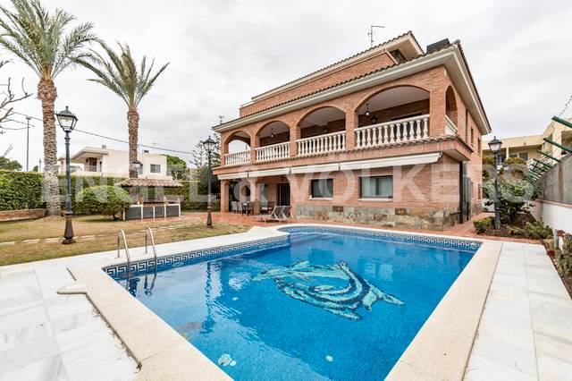 Casa-chalet en Venta en Centre