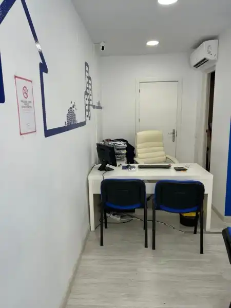 Office for sale in Fuengirola  with Air Conditioner