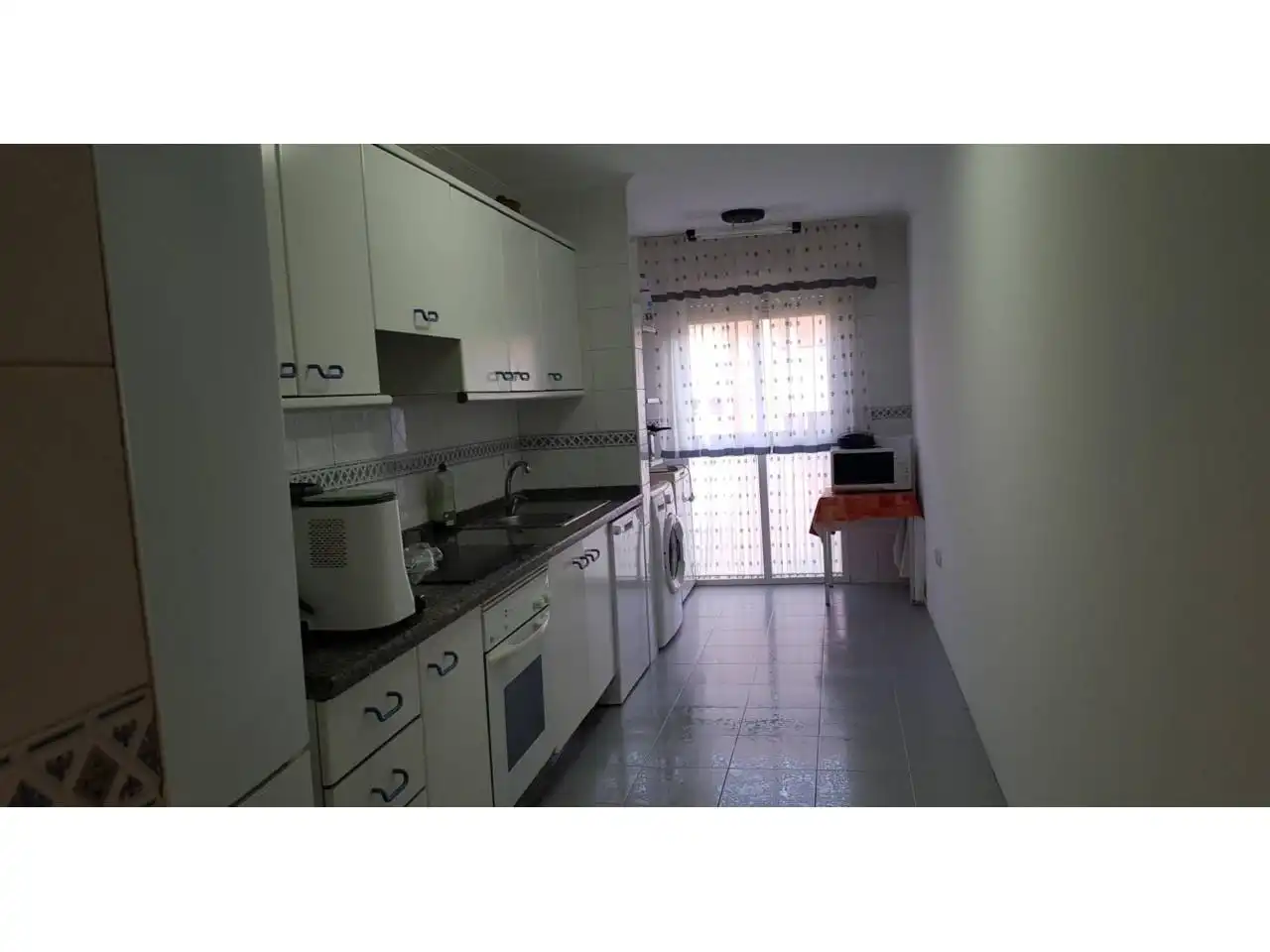 Cocina de Piso de alquiler en Sevilla con Aire acondicionado, Balcón y Piscina comunitaria