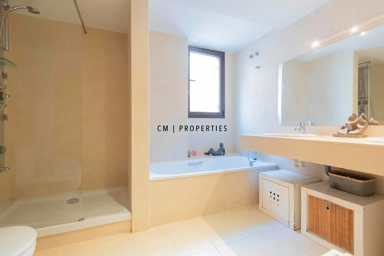 Baño de Casa adosada de alquiler en Bétera con Aire acondicionado, Calefacción y Parquet
