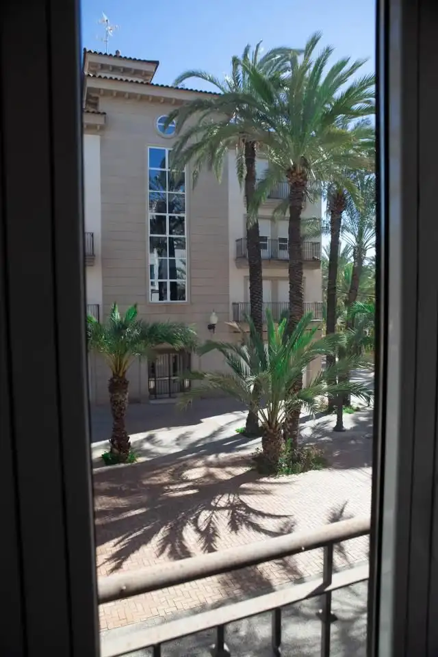 Vista exterior de Piso en venta en Elche / Elx con Aire acondicionado, Calefacción y Parquet