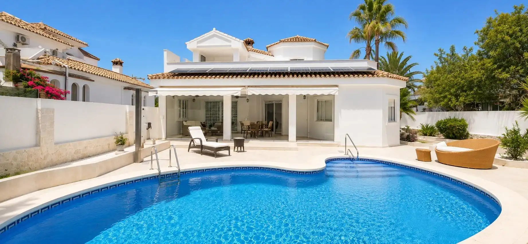 Piscina de Casa o xalet en venda en Marbella amb Aire condicionat, Calefacció i Jardí privat