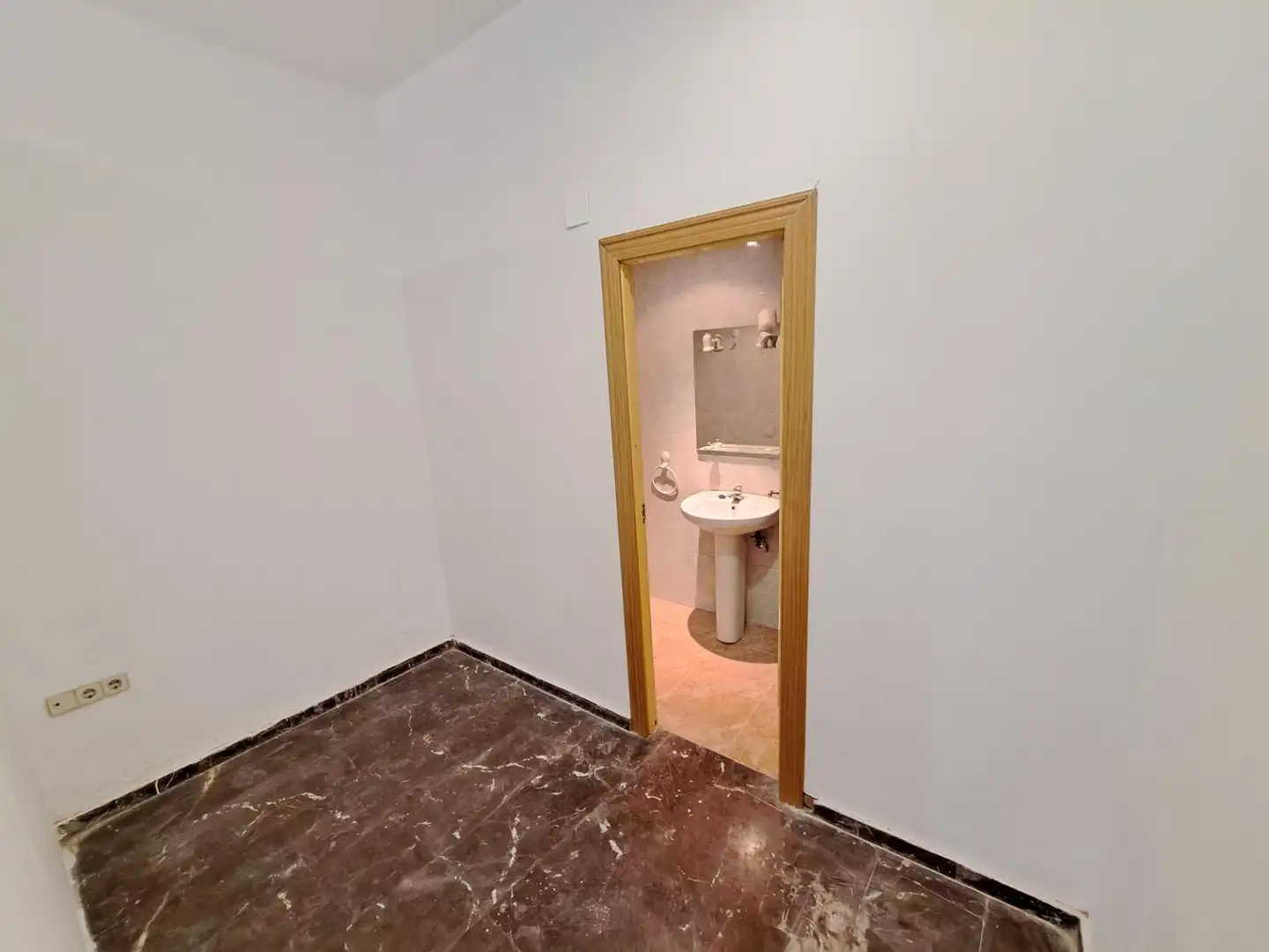 Business premises for sale in Casc Urbà, imagen 5