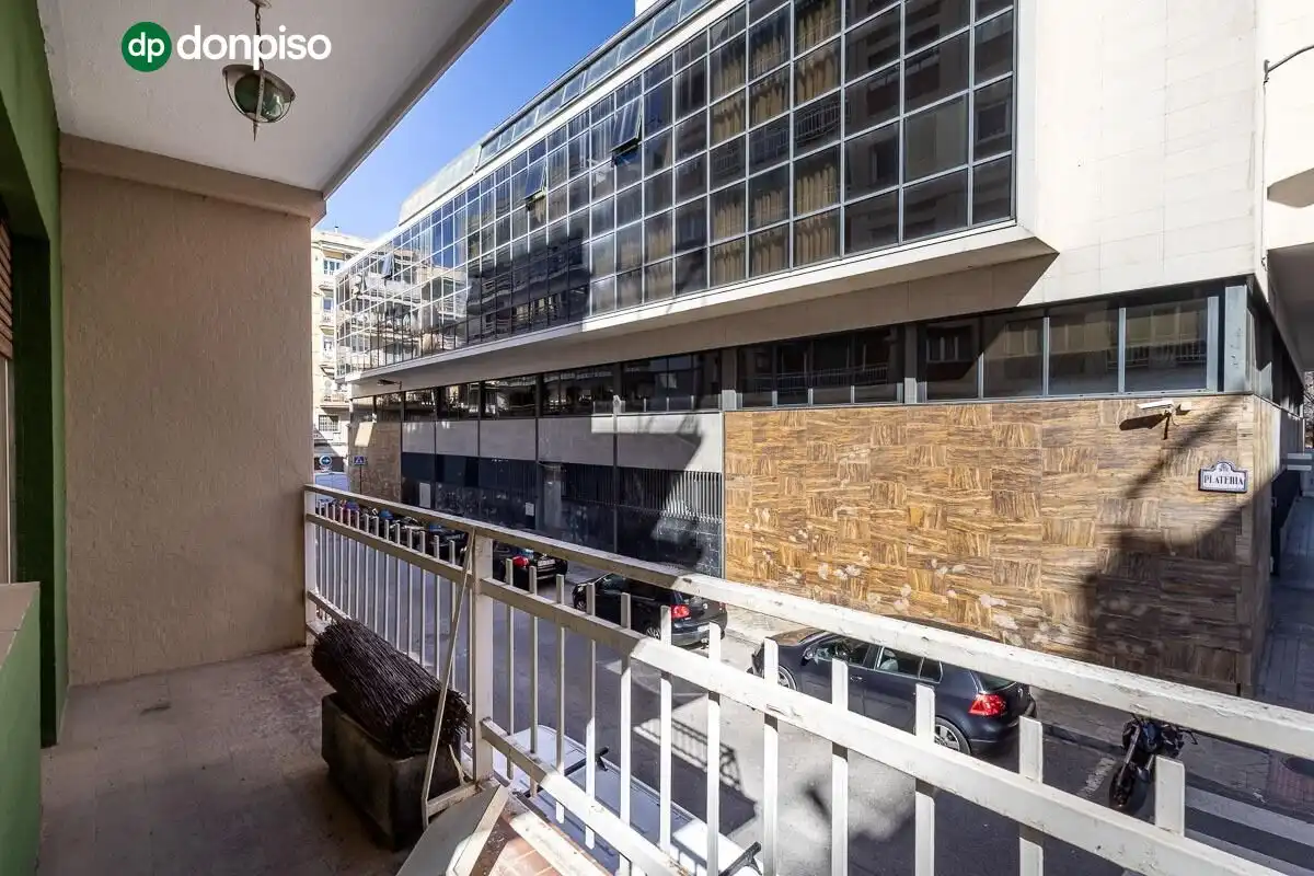 Außenansicht von Wohnung zum Verkauf in Granada