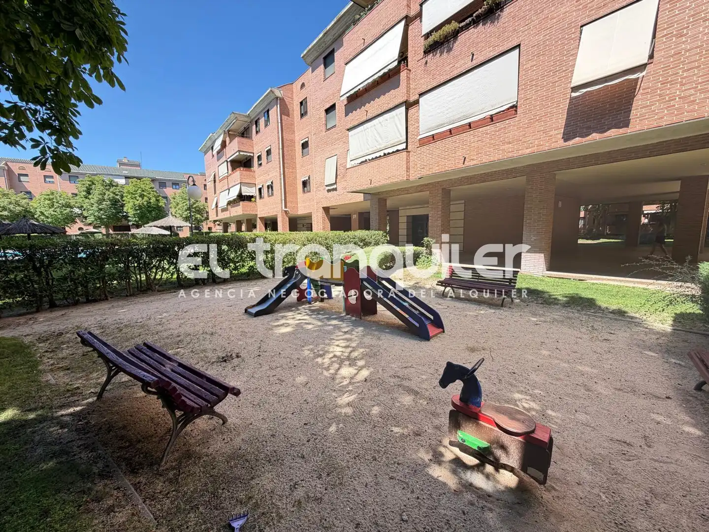 Exterior view of Flat for rent in Madrid  with Parquet flooring, Terrace and Swimming Pool