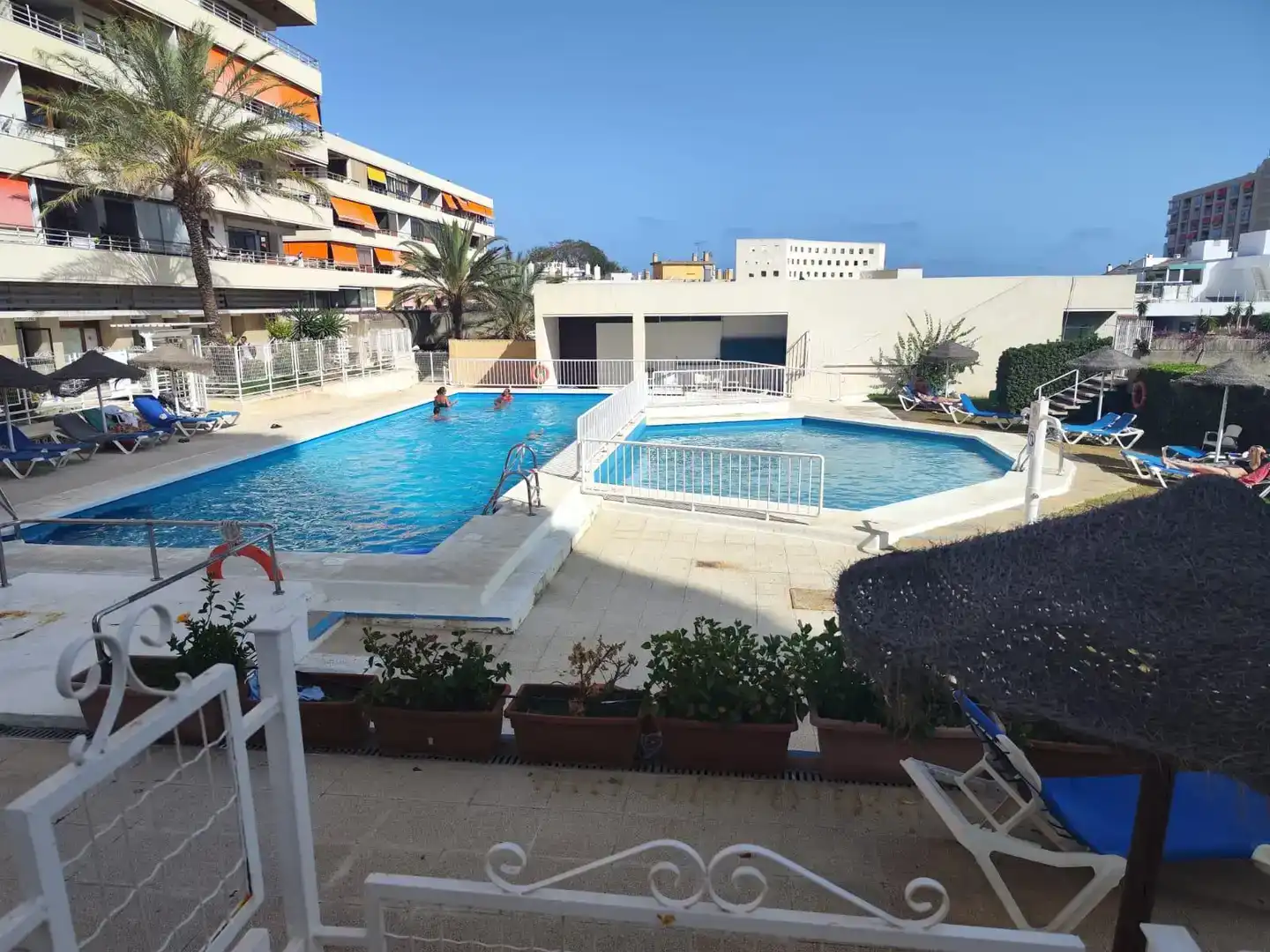 Schwimmbecken von Wohnung zur Miete in Torremolinos mit Klimaanlage, Privatgarten und Abstellraum