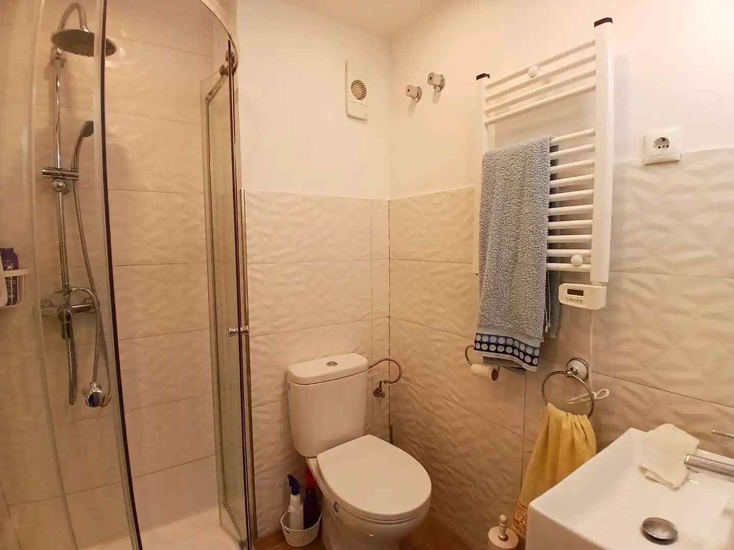 Bathroom of Flat for sale in Los Pacos