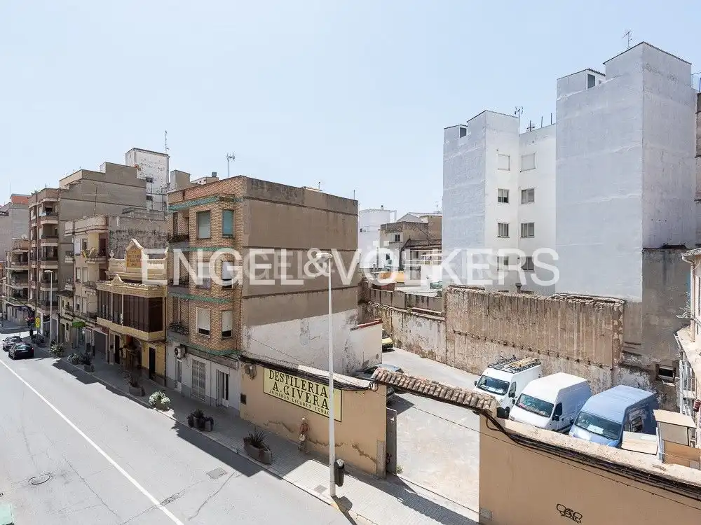Vista exterior de Pis de lloguer en Llíria amb Calefacció, Moblat i Balcó