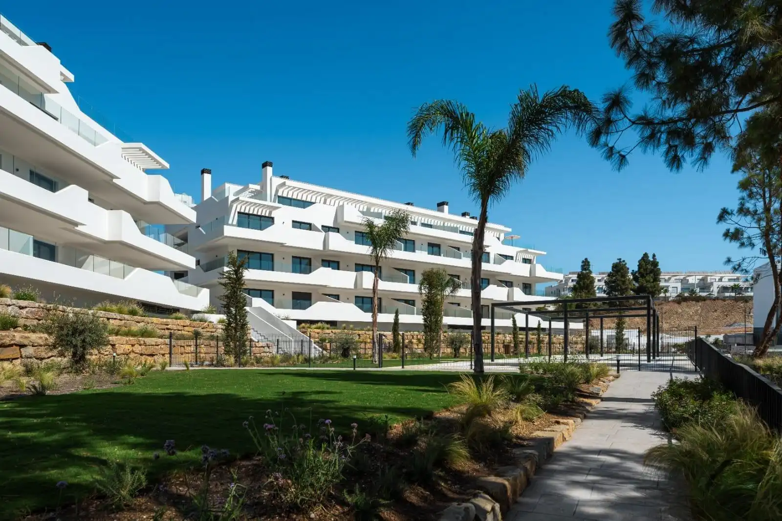 Vista exterior de Apartament en venda en Mijas amb Jardí privat, Terrassa i Traster