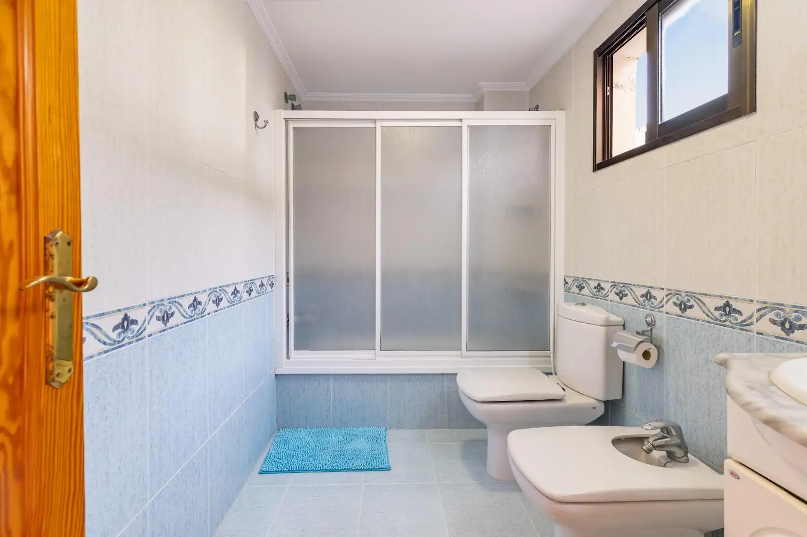Baño de Ático en venta en Tavernes de la Valldigna con Terraza, Trastero y Amueblado
