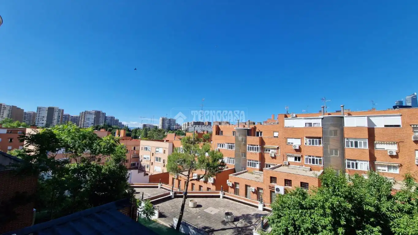 Vista exterior de Piso en venta en Madrid