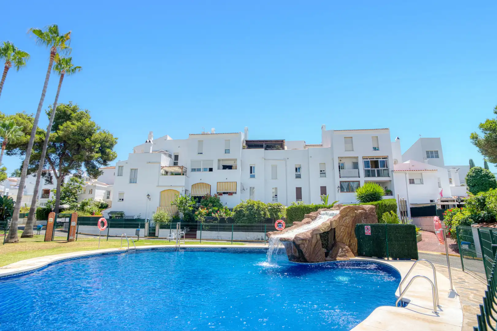 Swimming pool of Attic for sale in Marbella  with Air Conditioner, Terrace and Swimming Pool