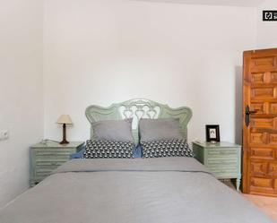 Bedroom of Apartment to share in  Granada Capital  with Air Conditioner, Heating and Terrace
