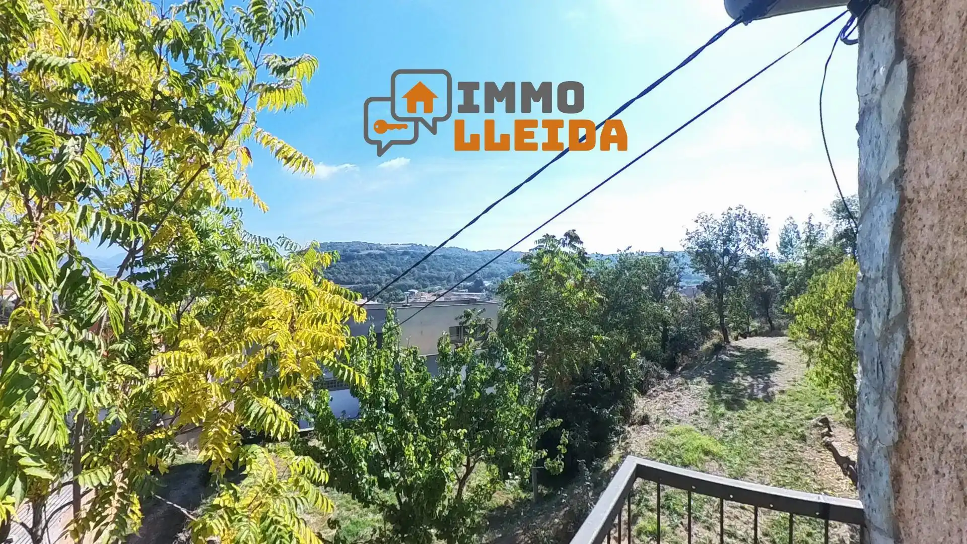 Vista exterior de Casa o xalet en venda en Les Avellanes i Santa Linya amb Calefacció, Terrassa i Balcó