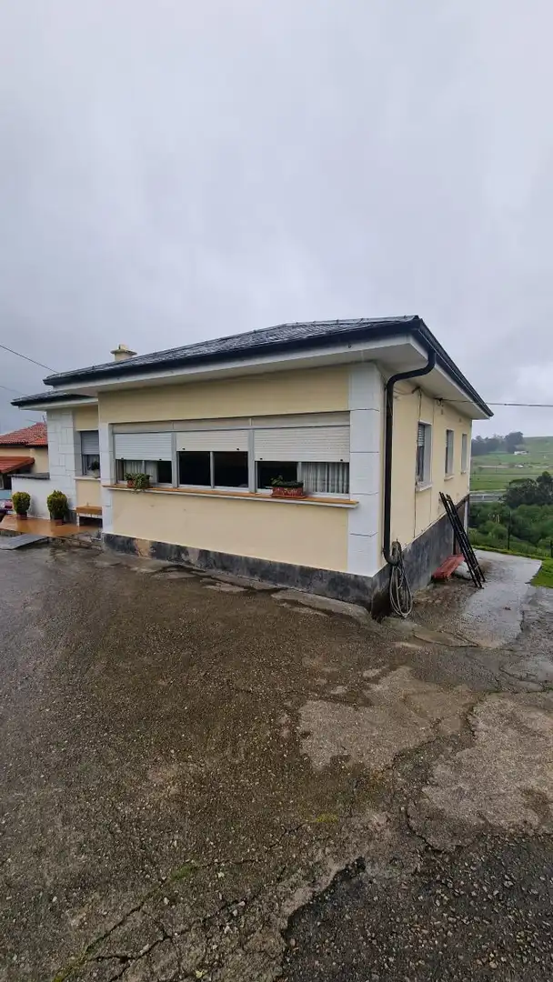Vista exterior de Casa o chalet en venta en Miengo con Calefacción, Terraza y Trastero