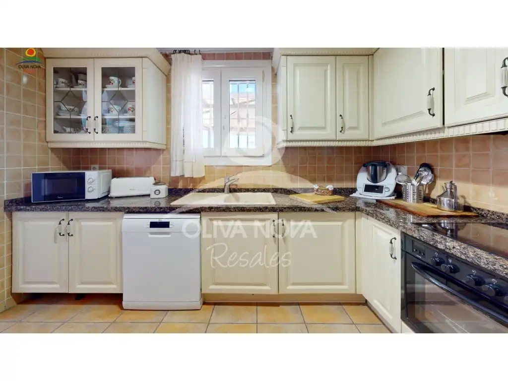 Cocina de Casa o chalet en venta en Oliva con Jardín privado