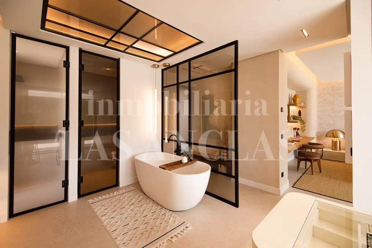 Baño de Casa o chalet en venta en Santa Eulària des Riu con Terraza, Trastero y Jacuzzi