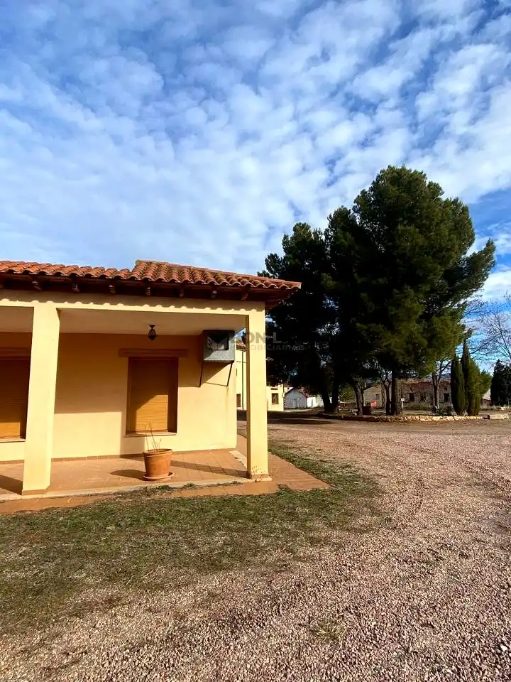 Edifici en venda a Estación Mora, Albentosa