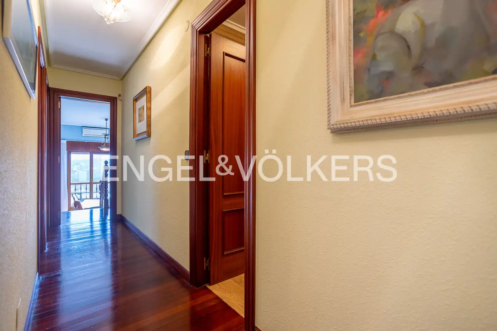 Einfamilien-Reihenhaus zum Verkauf in Santander mit Heizung, Privatgarten und Terrasse
