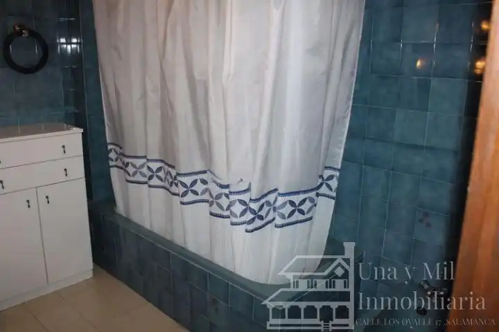 Bany de Pis de lloguer en Salamanca amb Calefacció, Parquet i Terrassa