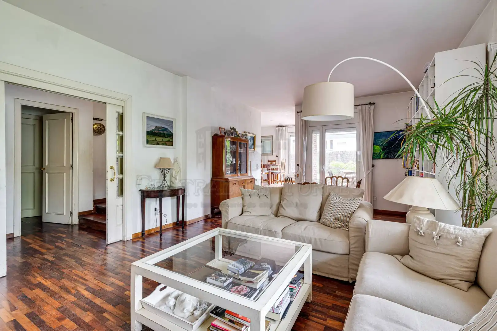 Sala de estar de Casa o chalet en venta en Sant Cugat del Vallès con Calefacción, Jardín privado y Parquet