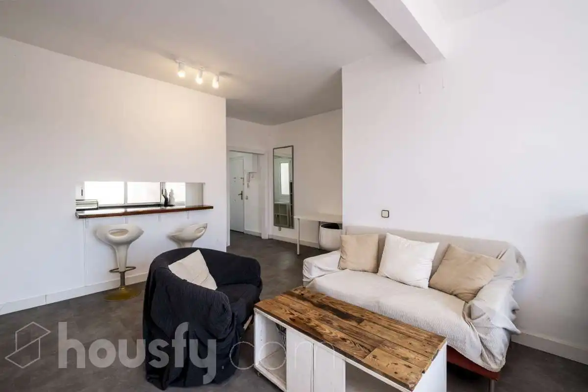 Sala d'estar de Àtic en venda en Barcelona amb Aire condicionat i Terrassa