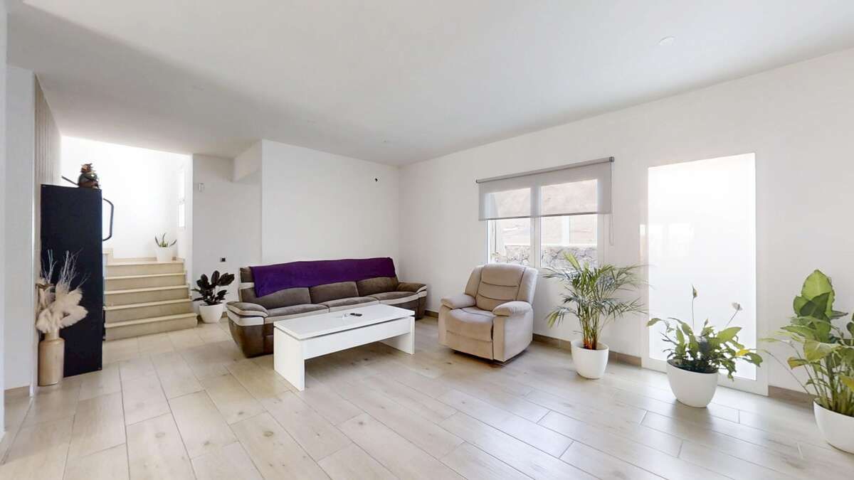 Sala de estar de Dúplex en venta en San Bartolomé con Trastero, Piscina y Amueblado